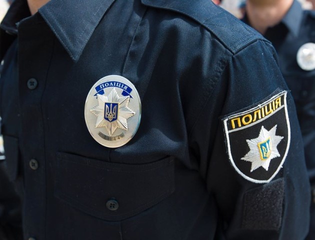 У центрі Луцька водій залишив  автівку та пообіцяв повернутися за три години
