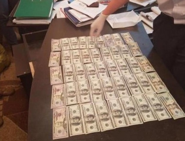 На Волині чоловік хотів підкупити прокурора за п'ять тисяч «зелених»