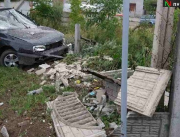 На Волині п'яний водій протаранив паркан