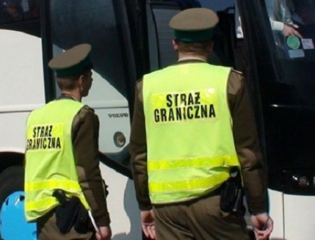 У «Дорогуську» двоє українців розбили авто поляка