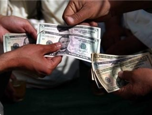 Непопулярный доллар. Почему украинцы избавляются от валюты