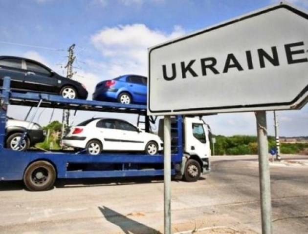 Виявлено ще одну схему ввезення автомобілів на іноземних номерах
