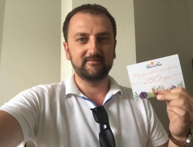 Екс-чиновники влаштували флешмоб на підтримку спаленого Patio di Fiori