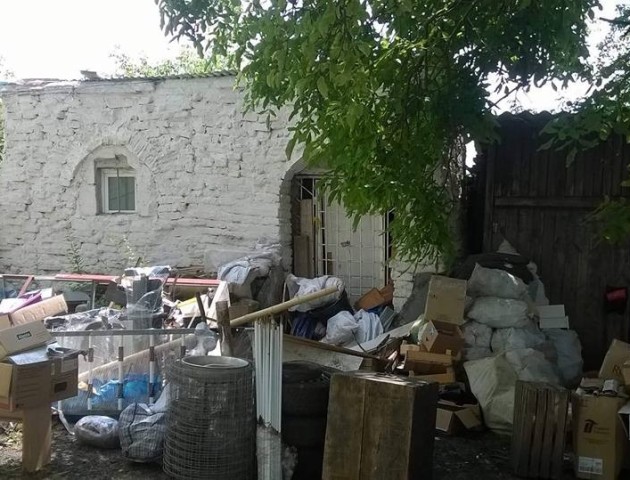 Муніципали працюють: у Луцьку знесли гаражі та самовільні сараї
