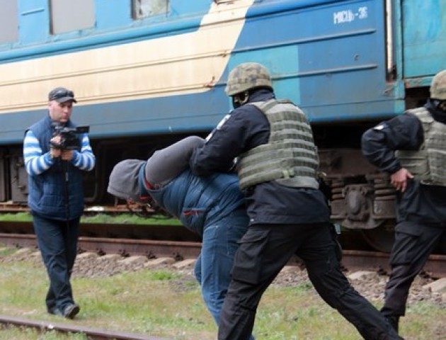 Зі зброєю, диверсантами і заручниками: у Луцьку силовики провели антитерористичні навчання