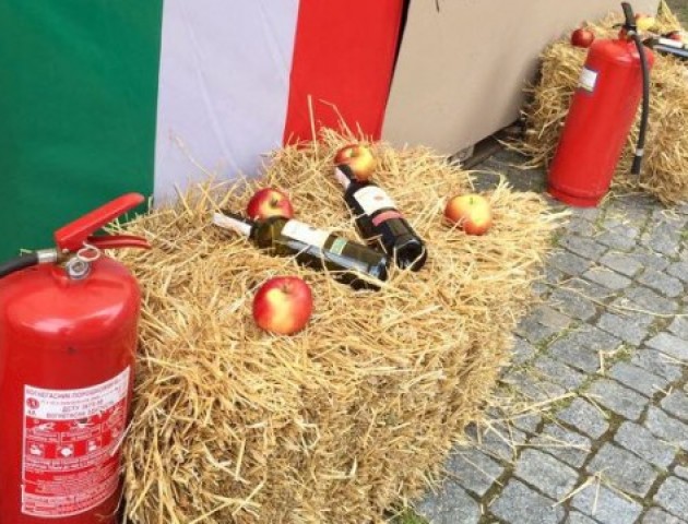 Patio di Fiori прийшов на фудфест у Луцький  замок із вогнегасниками