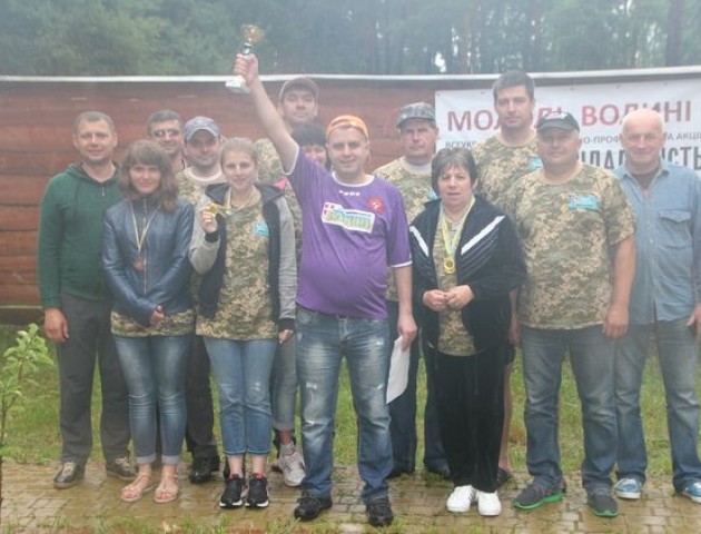 Журналісти «Волині-нової» і під дощем не розмокли – і суперників за пояс заткнули
