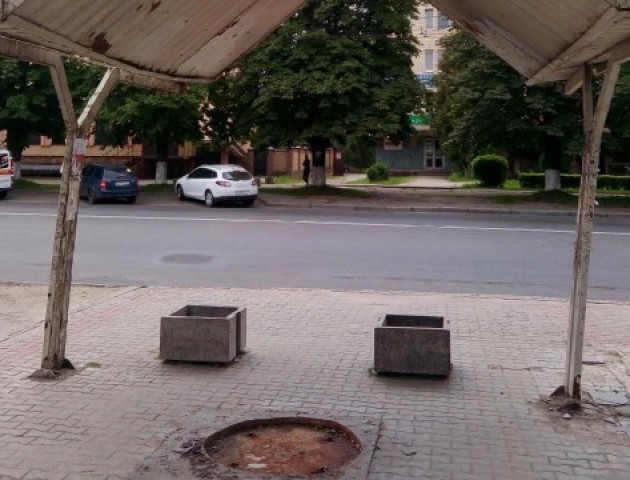 У Луцьку похилилася зупинка