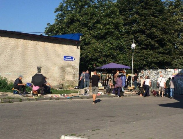 Луцькі муніципали воювали зі стихійною торгівлею