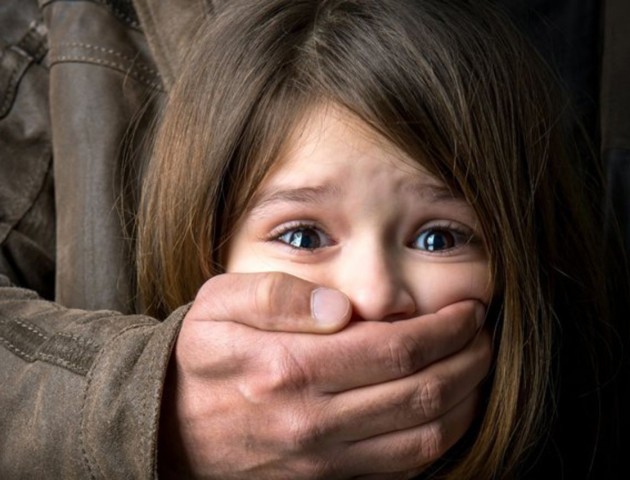 Новини Сум: 2-річного хлопчика жінка викрала біля кафе
