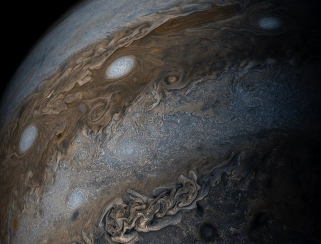 NASA опублікувало фото штормів в атмосфері Юпітера