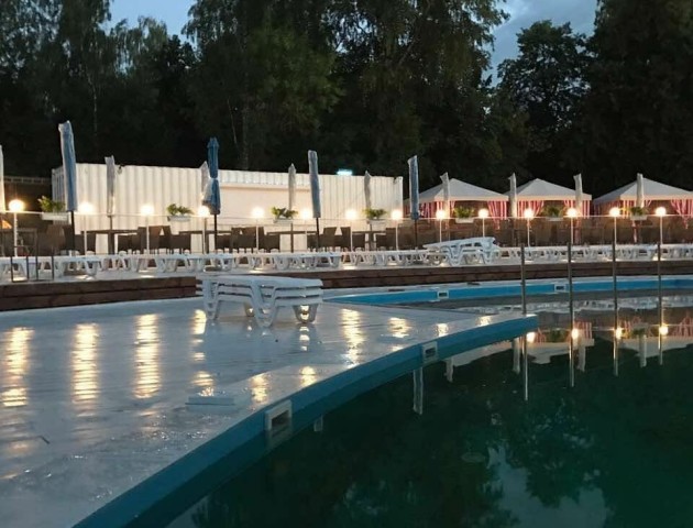 Ротонда після дощу. Фото