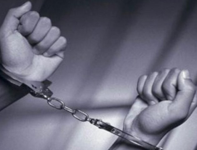 Біля торгового центру в Луцьку пограбували жінку