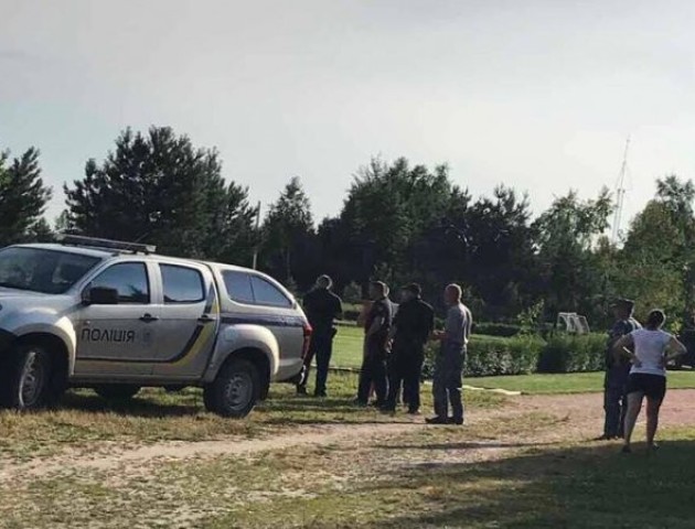 Повідомили прізвища чоловіків, які розлякали відпочивальників на Світязі