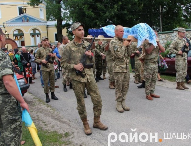 Світязь: провели в останню путь померлого в зоні АТО бійця
