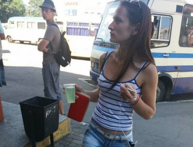 «Дівчата, не паліть, вам ще народжувати Здорову Націю!», – муніципали