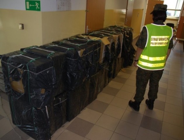 Польські «стражаки» вилучили контрабандних цигарок на пару мільйонів гривень