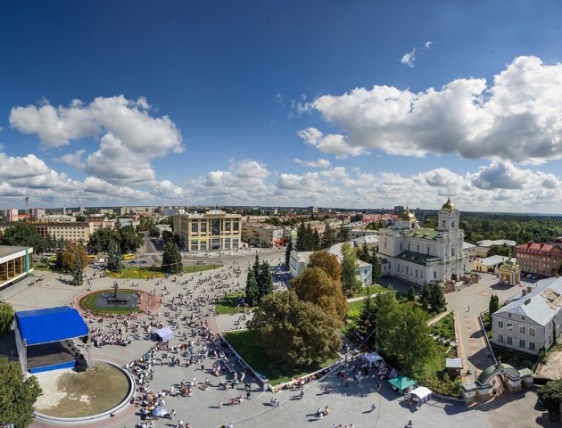 Відомі українці вітають Луцьк із днем народження