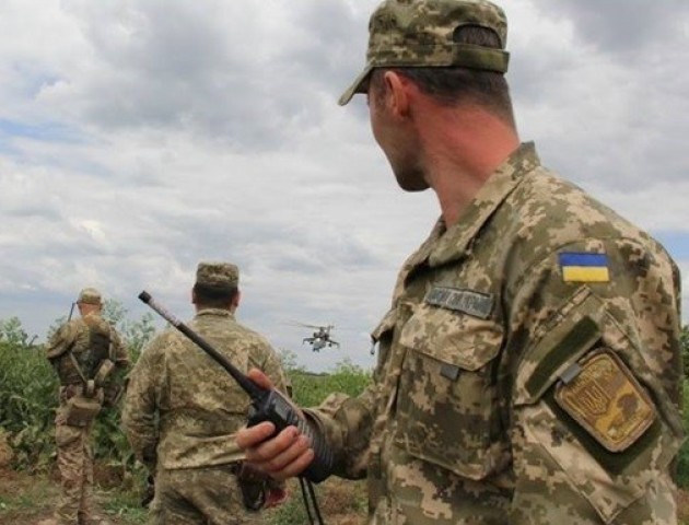 У зоні АТО неспокійно: бойовики били з «Градів», троє військових поранені