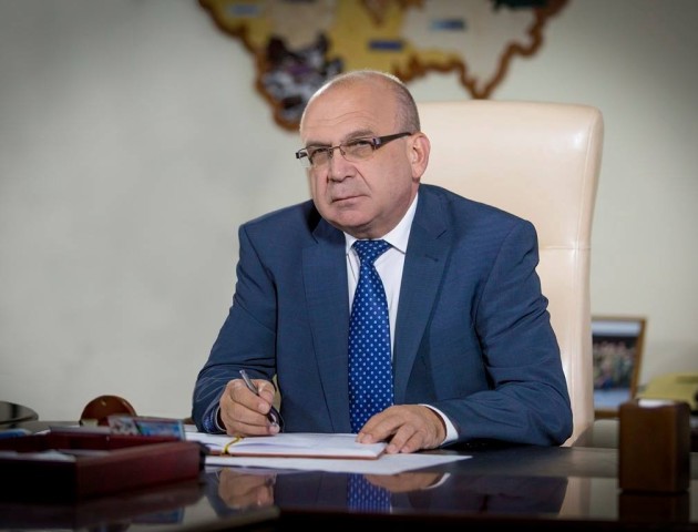 «На головному святі держави не місце політичним прапорам», - Володимир Гунчик