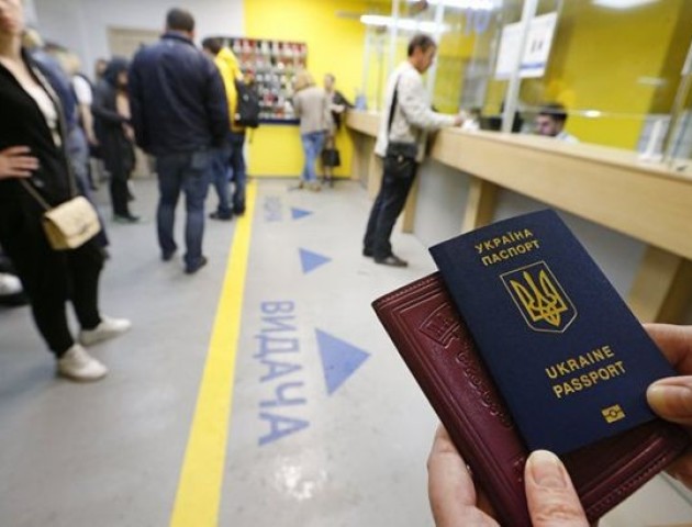 Два місяці безвізу: з якими труднощами зіткнулися українці і як їх уникнути