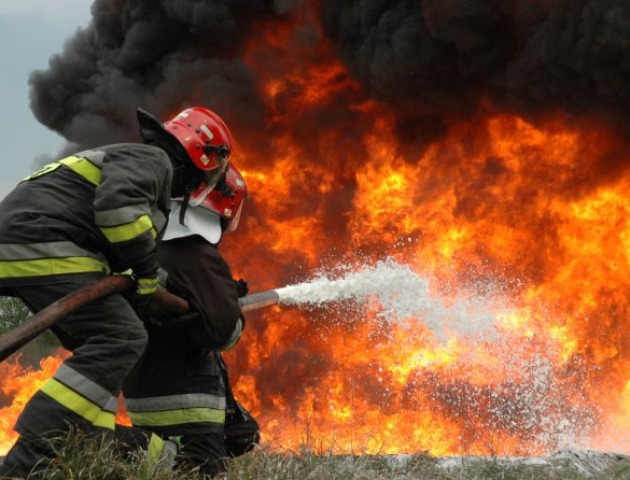 На Волині серед дня горіла господарська будівля