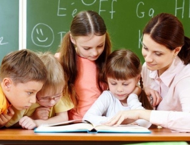 З першого вересня педагоги отримуватимуть більше