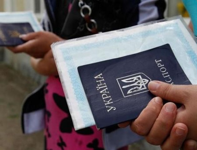 Чому українці їдуть за кордон і куди йдуть працювати?