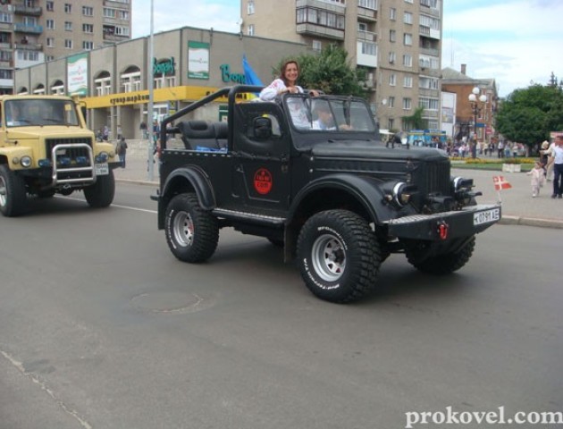 На Волині відбувся пробіг ретро-автомобілів: як це було