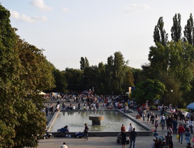 У луцькому парку  - кілометрова доріжка розваг.ФОТО