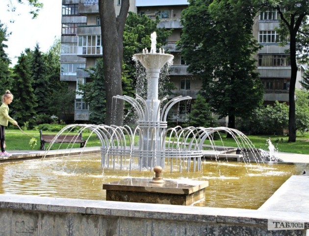 Лучани просять, щоб фонтани працювали у будні