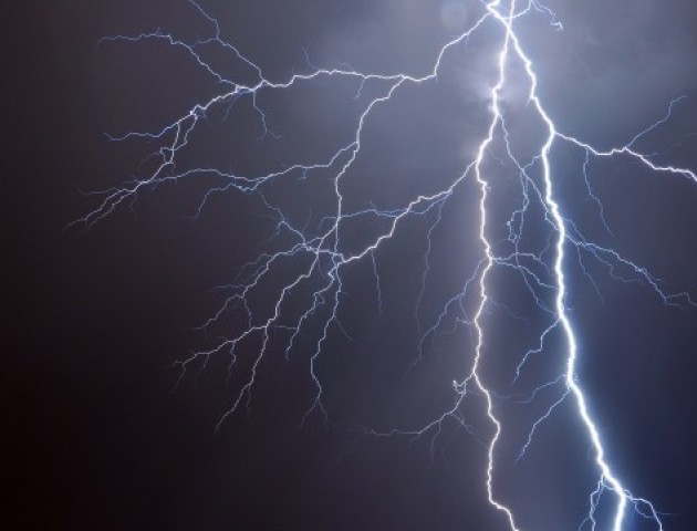 На Волині через блискавку згоріло дві будівлі
