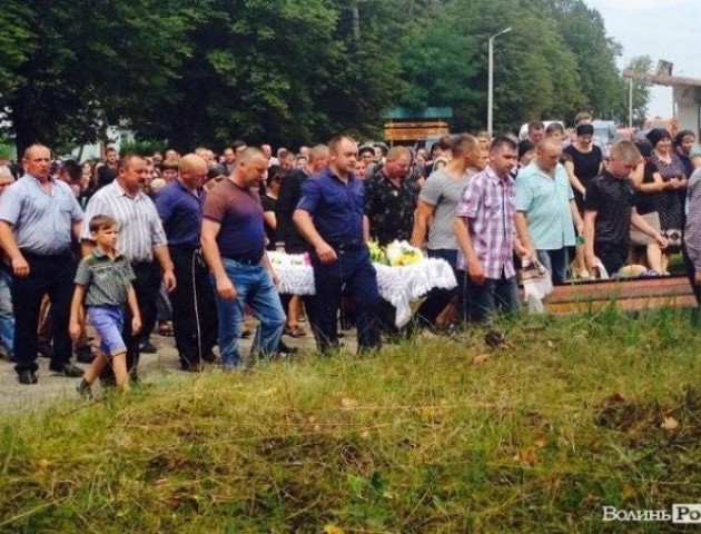 На Волині поховали дівчат, які загинули під колесами вантажівки. ФОТО