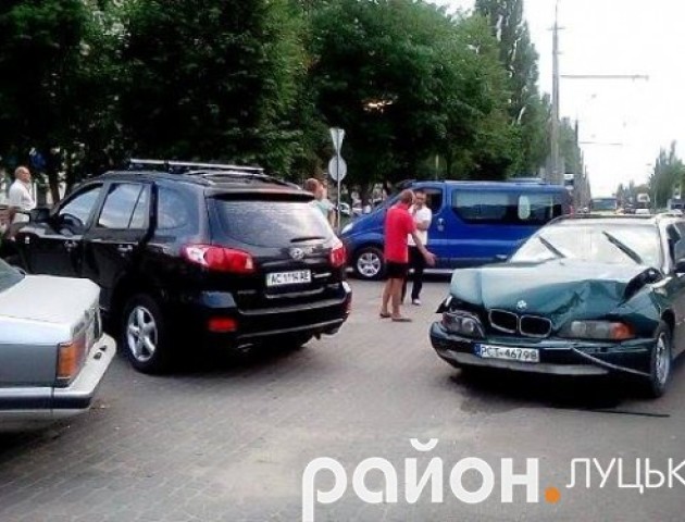 У Луцьку потрійна ДТП на Гордіюка