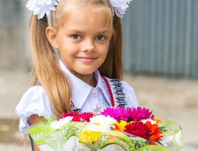 Діти замість квітів: Батьків просять не купувати букети 1 вересня, а допомогти хворим