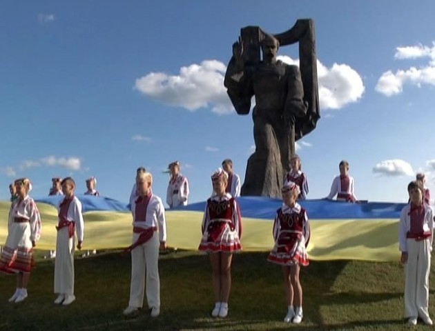 Ковельського Шевченка одягнуть у вишиванку. ВІДЕО