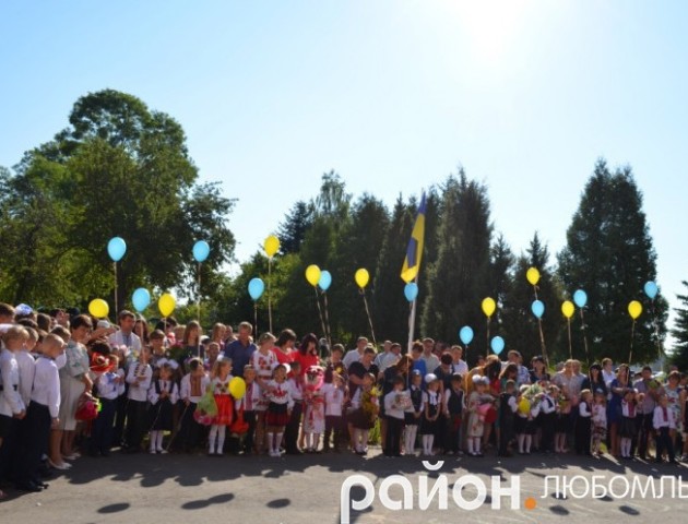 Волиняни дискутують, чи потрібні урочисті лінійки у школі