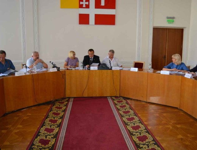 Депутати називають позицію МОЗ шантажем