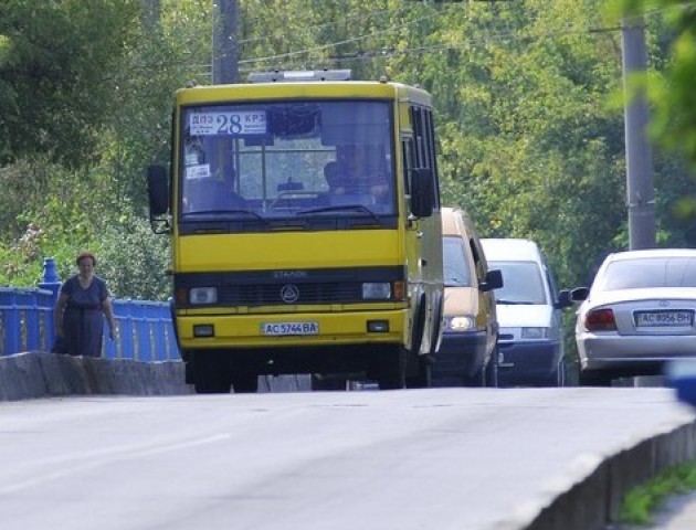 До водія котрий не зупинився перед жінкою з візком вжито заходів