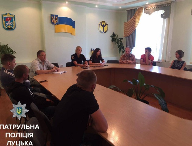 Луцькі патрульні поліцейські запрошують на службу однодумців