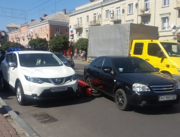 Аварія на головному проспекті Луцька. ФОТО