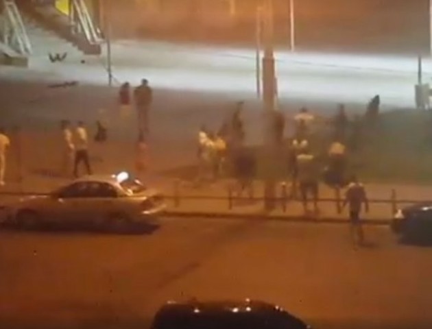 У Луцьку біля клубу Версаль билися «банда» на «банду»