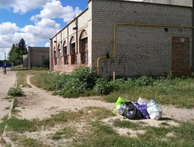 У Ковелі сміття «складають» посеред вулиць