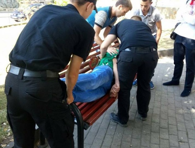 У центрі Луцька в чоловіка стався епілептичний приступ