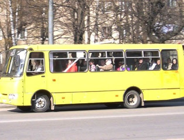 Повідомили, як покарають водія маршруту №9, який ускладнив День знань батькам і дітям