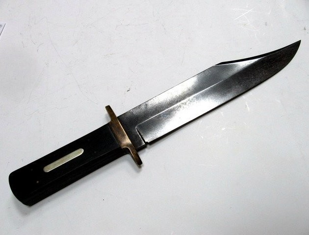 Через волинський кордон чоловік намагався перевезти зброю, заховавши її в бардачку