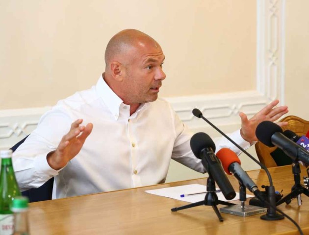 «Ви боретеся з усіма волинянами», - голова облради посадовцям ОДА