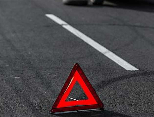 Нічна ДТП на Волині: бус злетів у кювет