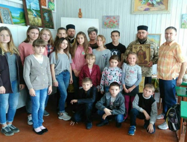 Юні волиняни писатимуть ікону для військових