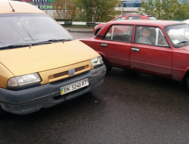 На одній вулиці Луцька відразу дві аварії